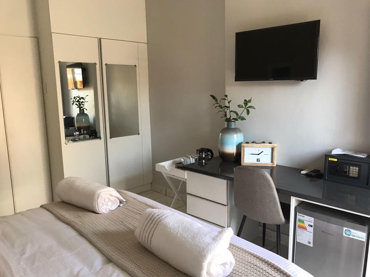 Comfort Guest House พริทอเรีย ภายนอก รูปภาพ