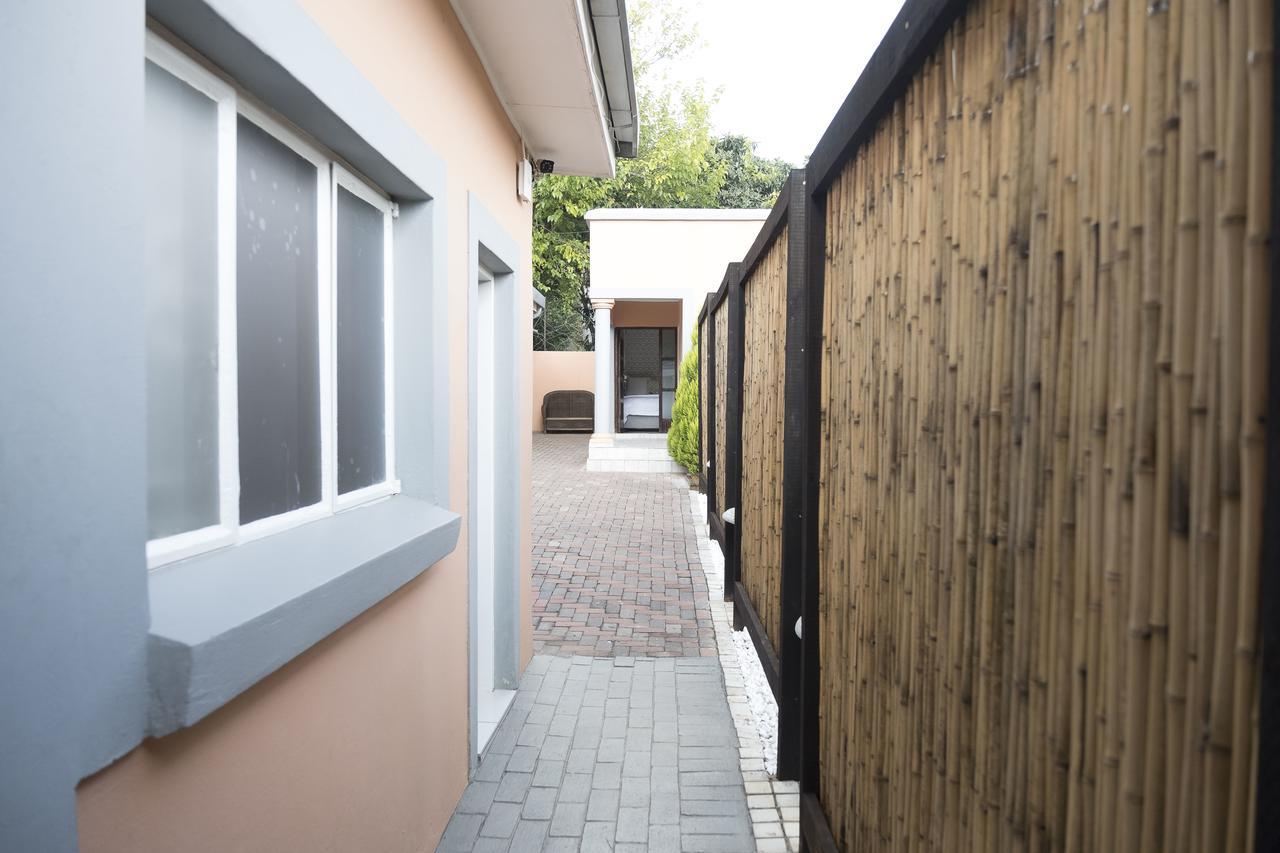 Comfort Guest House พริทอเรีย ภายนอก รูปภาพ